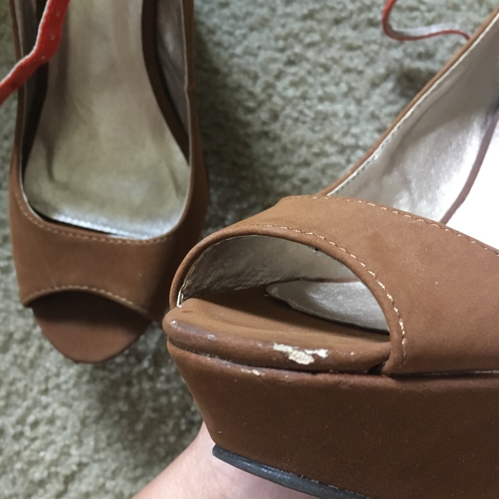 Peep toe sandals